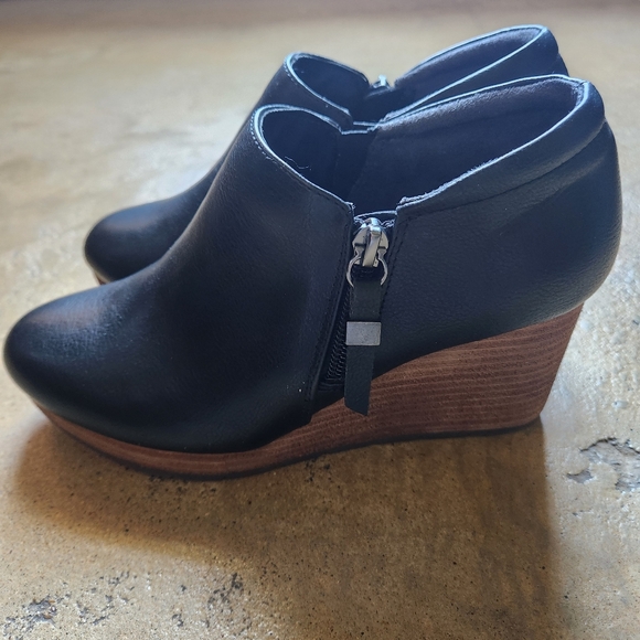 Dr. Scholl's Women's Size 6.5 Wedge Ankle Booties Side Zipper - Picture 13 of 13